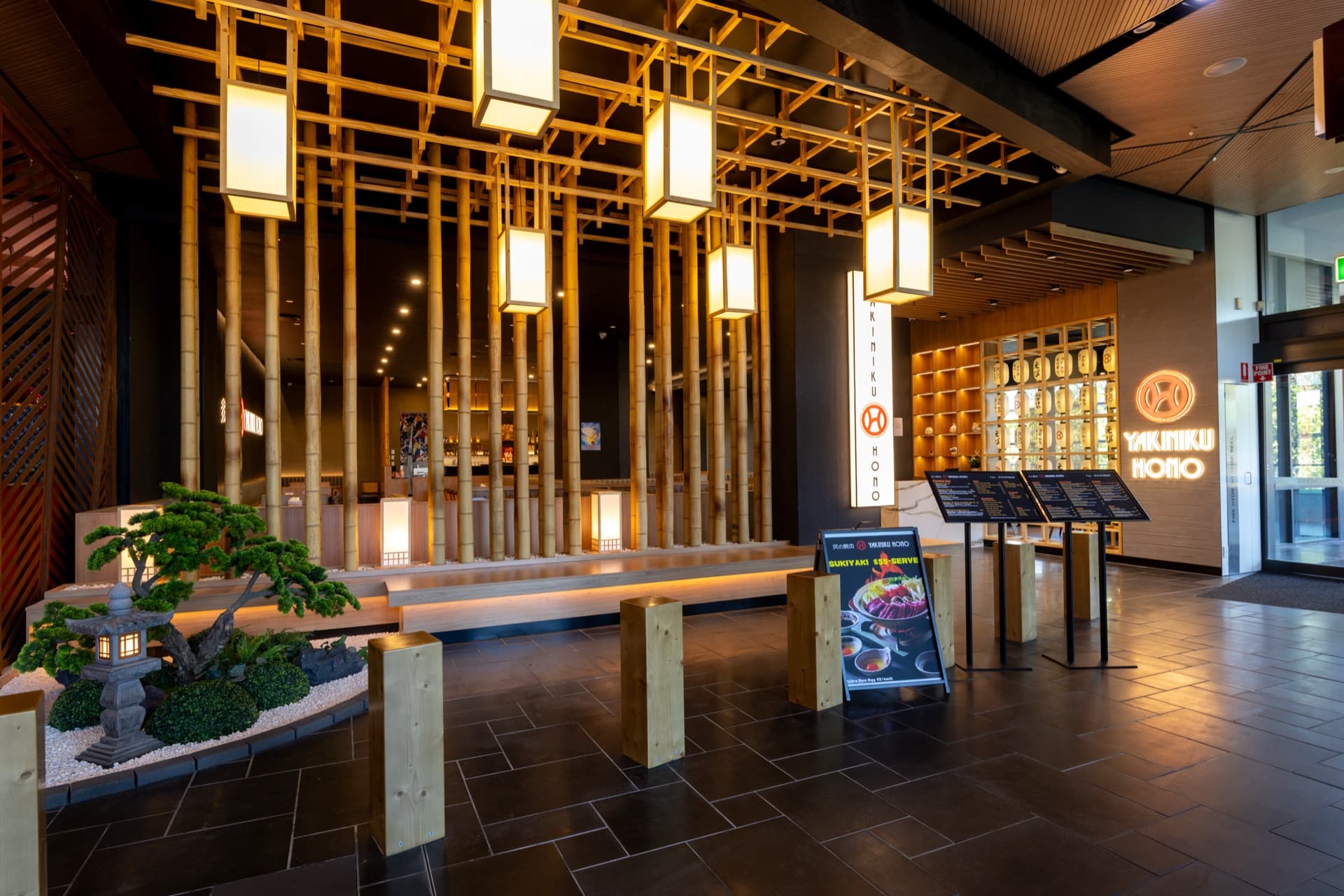 Yakiniku Hono garden area